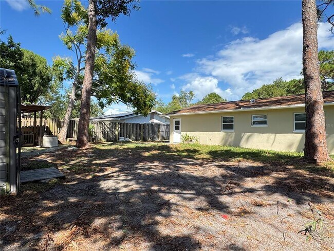 Building Photo - 904 Lake Palms Dr