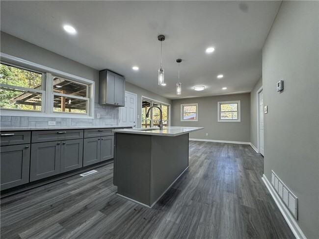 Building Photo - 3489 Creighton Rd SW