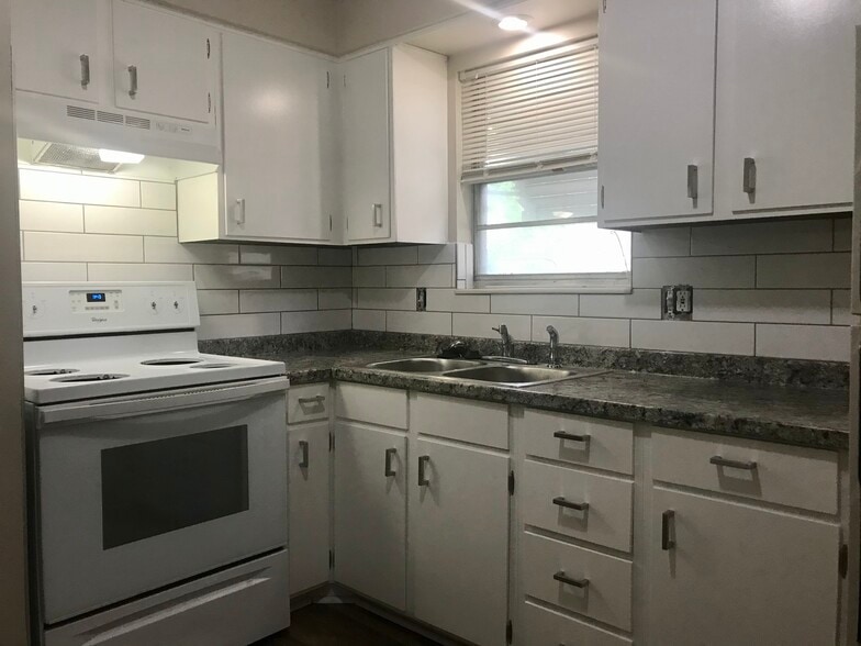 Building Photo - 8732 W 70th St