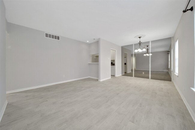 Building Photo - 2822 Briarhurst Dr