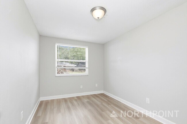Building Photo - 3 BR/1BA | Newly Renovated Single Family Home |  Fenced backyard | In Jacksonville!