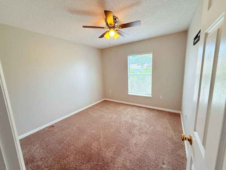 Building Photo - 9917 Ashburn Lake Dr