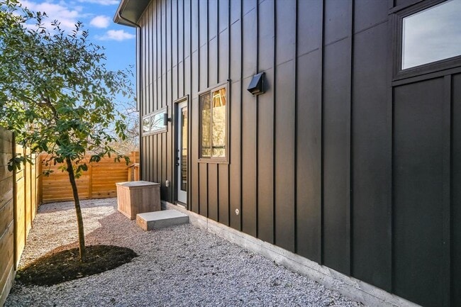 Building Photo - 612 Irma Dr