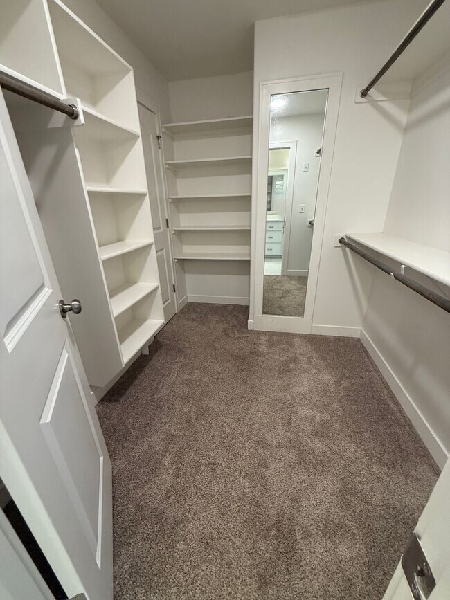 Building Photo - Beautiful 4-Bedroom 2-Story Home with Neighborhood Amenities