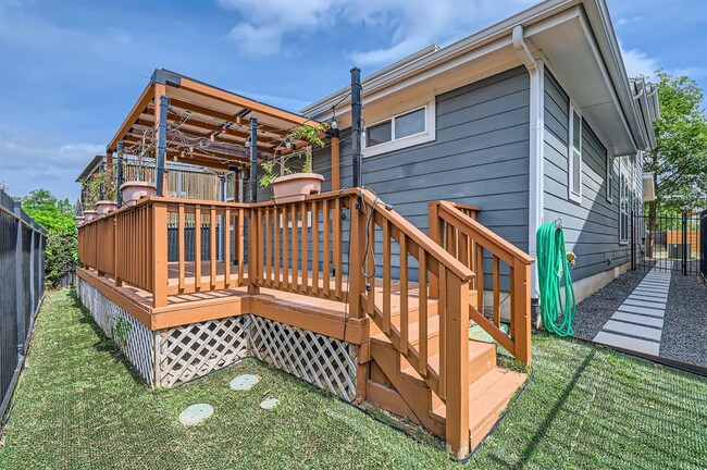 Building Photo - 1513 Casa Dr