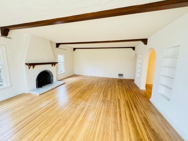 Primary Photo - 902-360 N MANSFIELD AVE