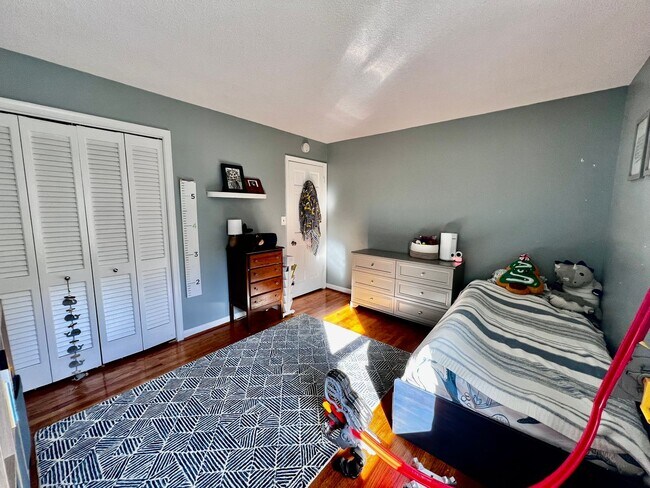 Building Photo - Beautiful All-Brick Ranch in the Heart of ...