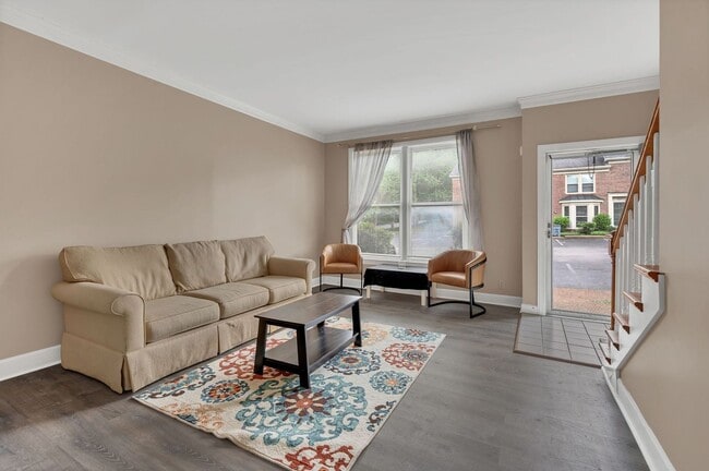 Building Photo - Awesome 2BE/2.5BA condo in Green Hills!
