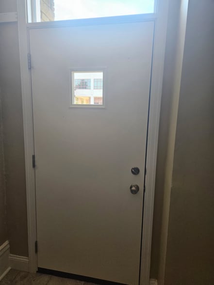 Building Photo - 325 W Main St