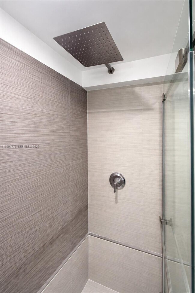 Building Photo - 16565 NE 26th Ave