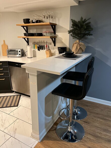 Building Photo - 633 14th St NE