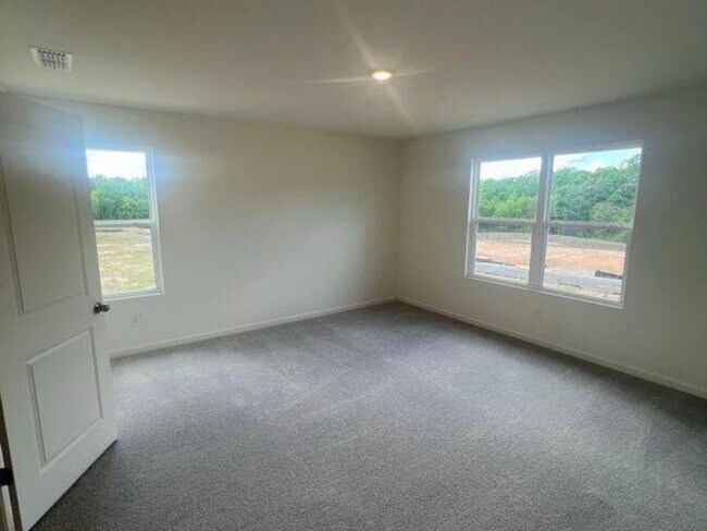 Building Photo - 2099 Emerson Dr