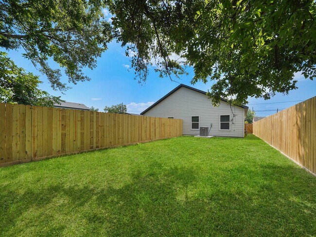 Building Photo - 8122 Double