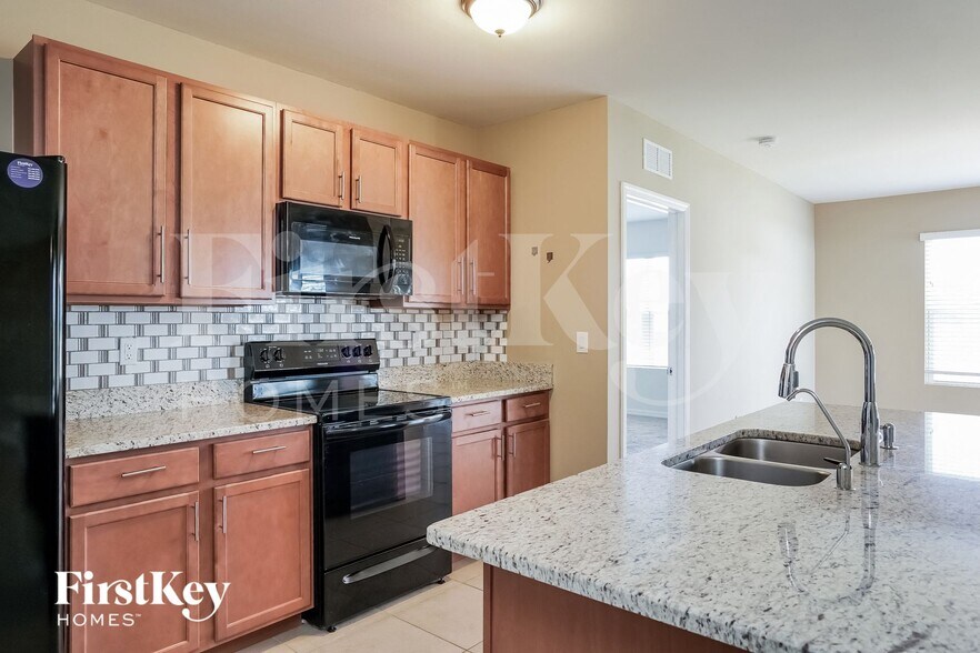 Building Photo - 1110 NW 24th Pl