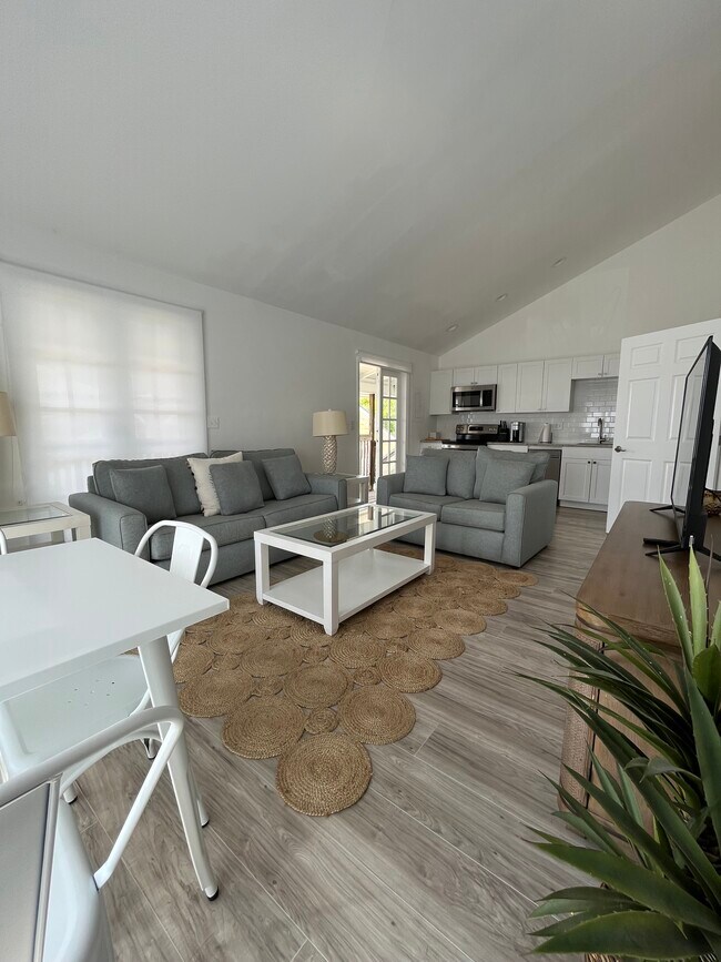 LR- Kitchen 203 - 1100 6th Ave S