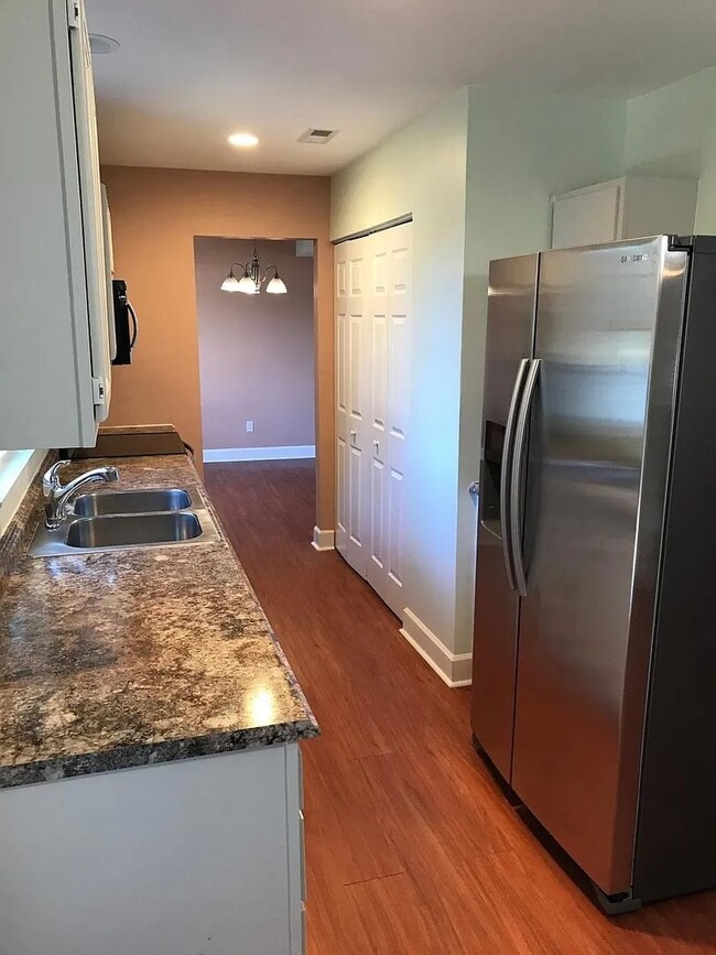 Building Photo - Immaculate and spacious home