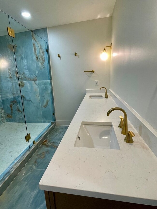 Building Photo - 323 50th Ave N