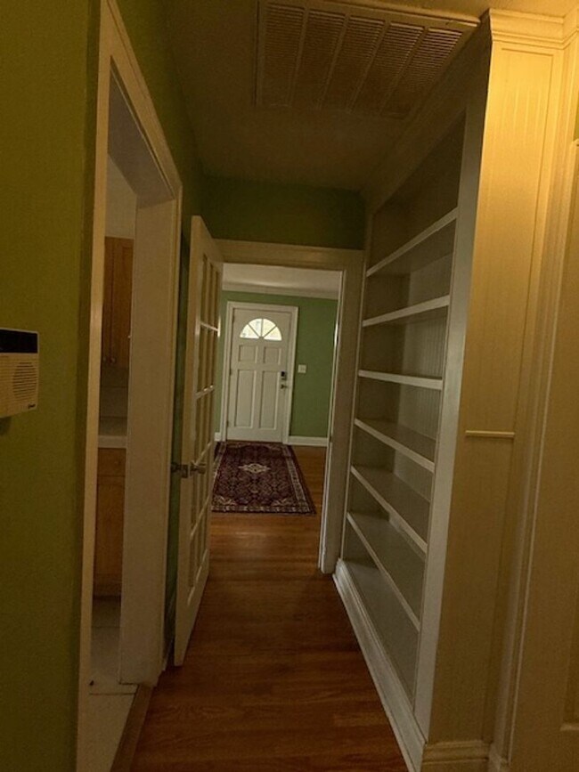 Building Photo - Commercial or Residential