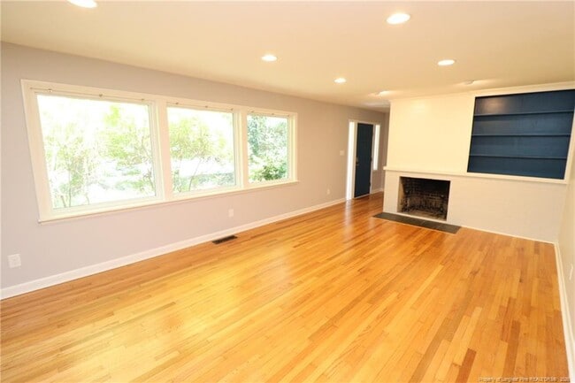 Building Photo - 1009 Dogwood Ln