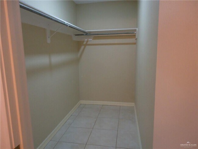 Building Photo - 17 Grayson Ave