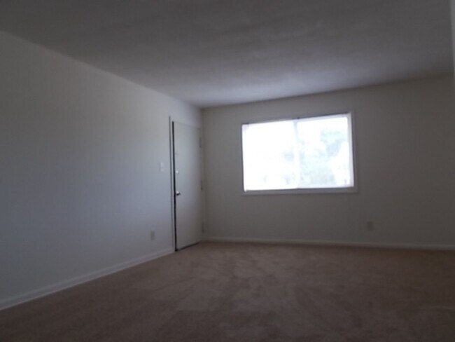 Building Photo - 2BR 1 BA