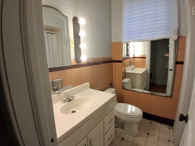 Building Photo - 1010-1 Vermilion-N