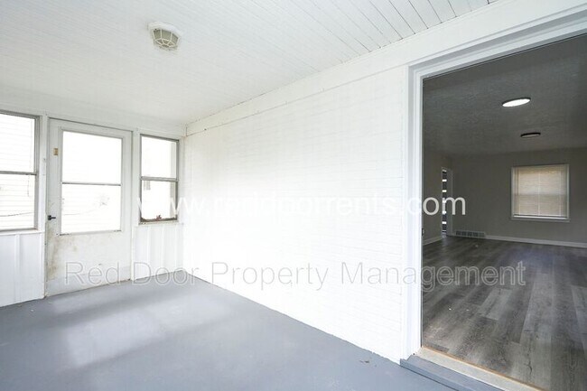 Building Photo - 3907 E 38th St