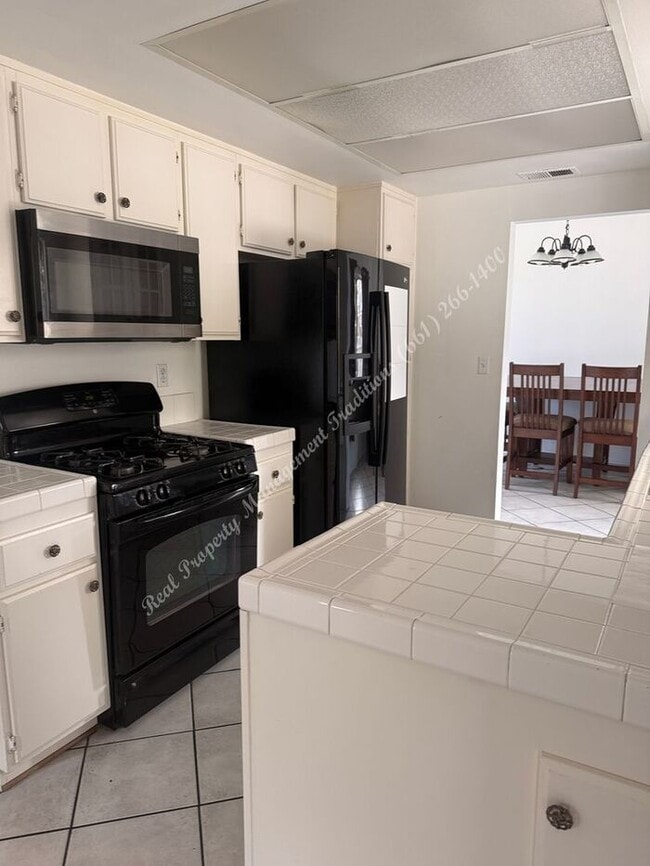 Building Photo - SUMMER SPECIAL!! 50% OFF FIRST MONTH'S RENT