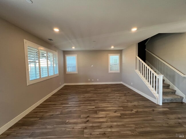 Building Photo - 5371 Elan Dr