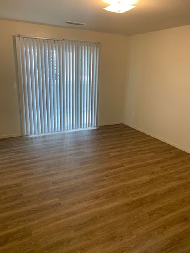 Building Photo - 2 Bed/2 Bath