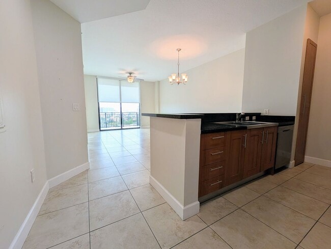 Building Photo - Modern 1BR/1BA Condo with 2 Parking Spaces – Prime Coral Gables Location