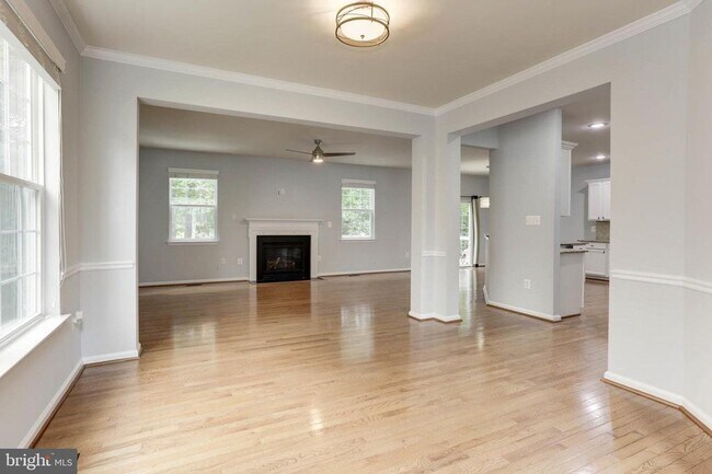 Primary Photo - 6935 Heritage Crossing