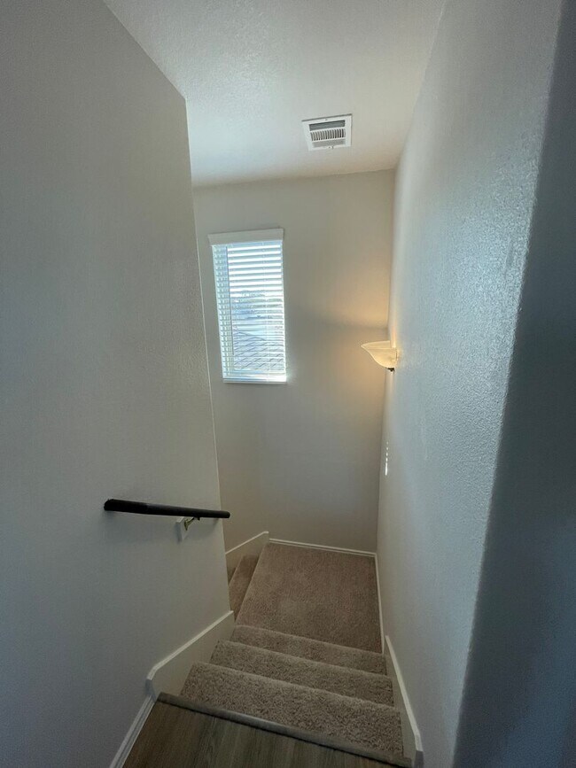 Building Photo - Secure Your Spot – 3 Bedroom, 2.5 Bath Home in Houston