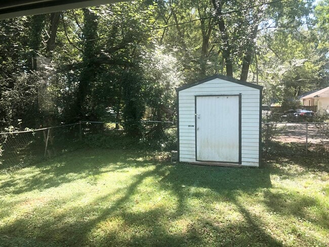 Building Photo - 716 Lucas St