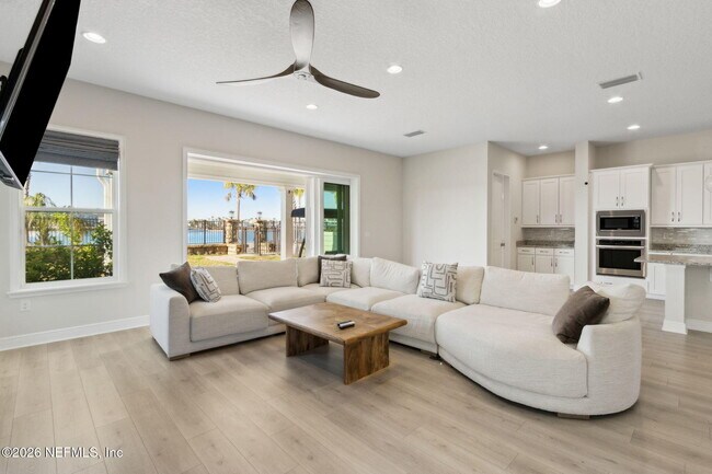 Building Photo - 401 Marquesa Cir