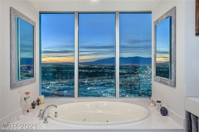 Bedroom 1 Bath - 2700 Las Vegas Blvd S