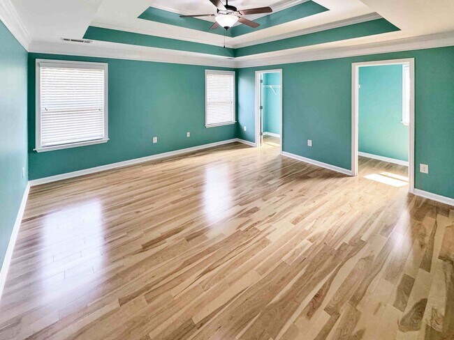 Building Photo - 6BR, 4BA, In-Law Suite