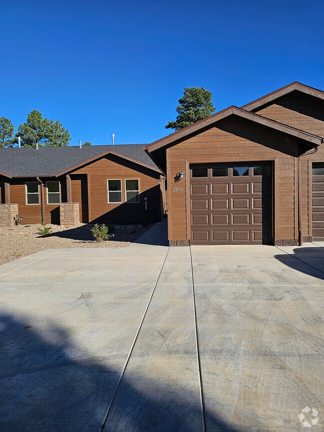 Building Photo - 2890 W Villa Loop