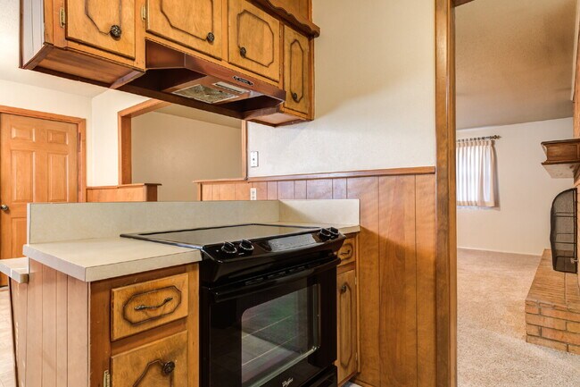 Building Photo - Wonderful 2 Bedroom 1.5 Bathroom Duplex!!!