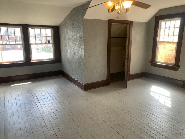 Building Photo - 417 Grove Ave