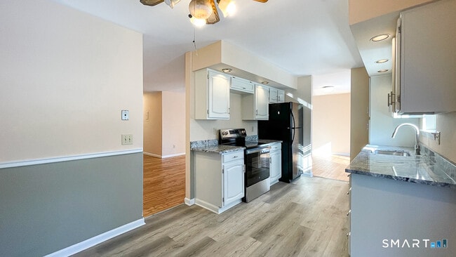 Building Photo - 8 Derby Ct