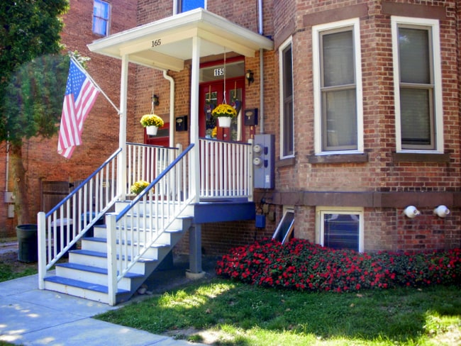 Building Photo - 165 Johnston St