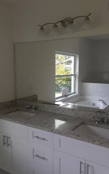 Building Photo - 579 SW Paar Dr