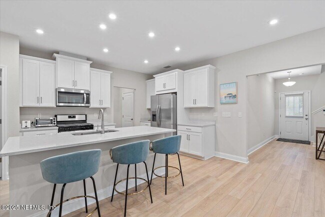 Building Photo - 239 Meadow Creek Dr