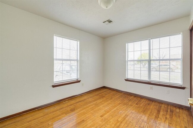 Building Photo - 1131 Stubbeman Ave