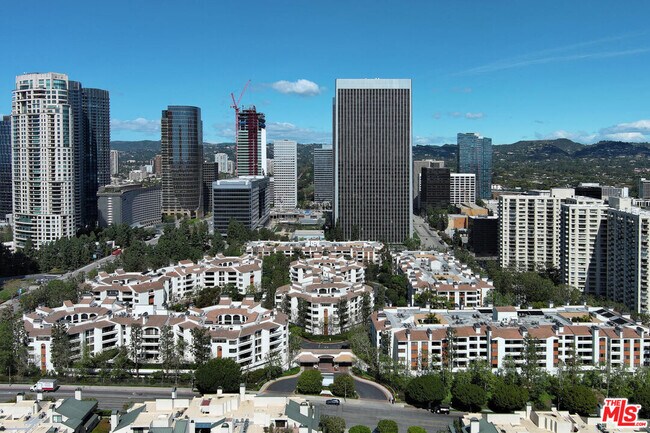 Building Photo - 2102 Century Park Ln