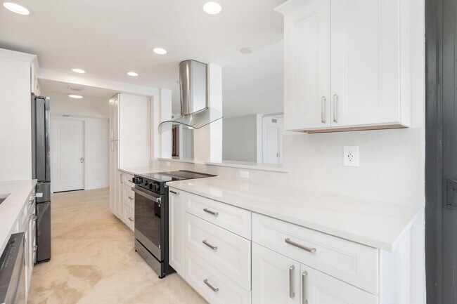 Building Photo - 3590 S Ocean Blvd