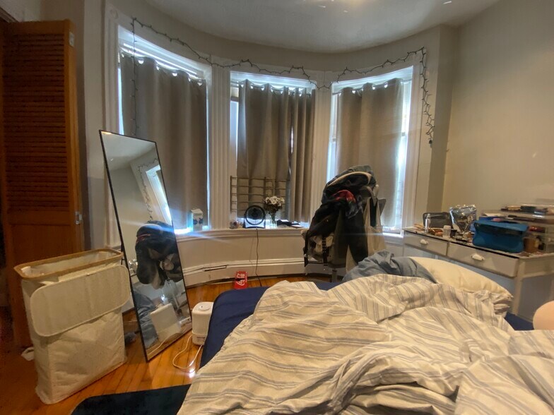 Building Photo - 127 Cedar St