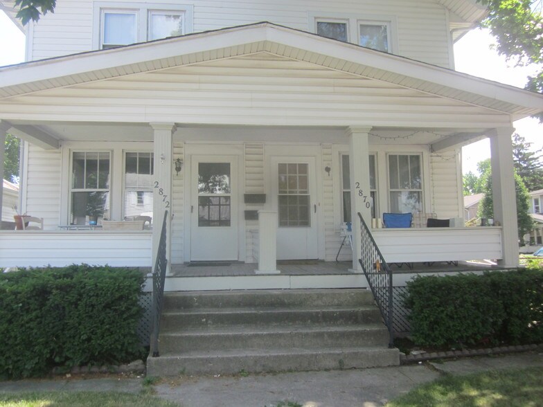 Great Front porch for swing - 2872 Indianola Ave