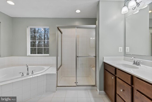 Building Photo - 7544 Stonehouse Run Dr